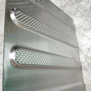 304不锈钢盲道板盲道条厂家 不锈钢盲道砖 300*300mm 提示导盲板