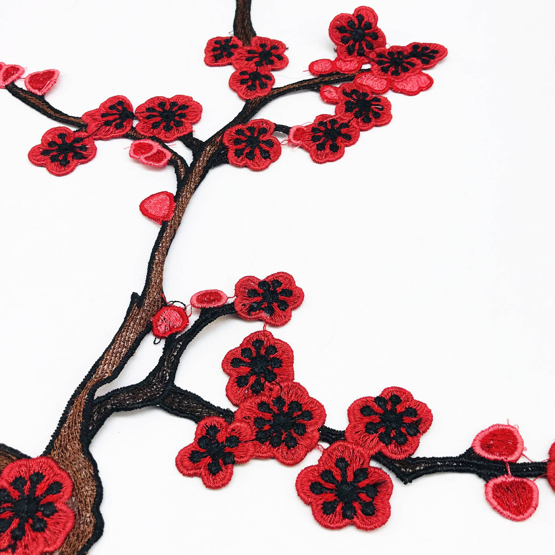 厂家现货新款梅花刺绣布贴 旗袍花刺绣布贴花 水溶绣花服装辅料