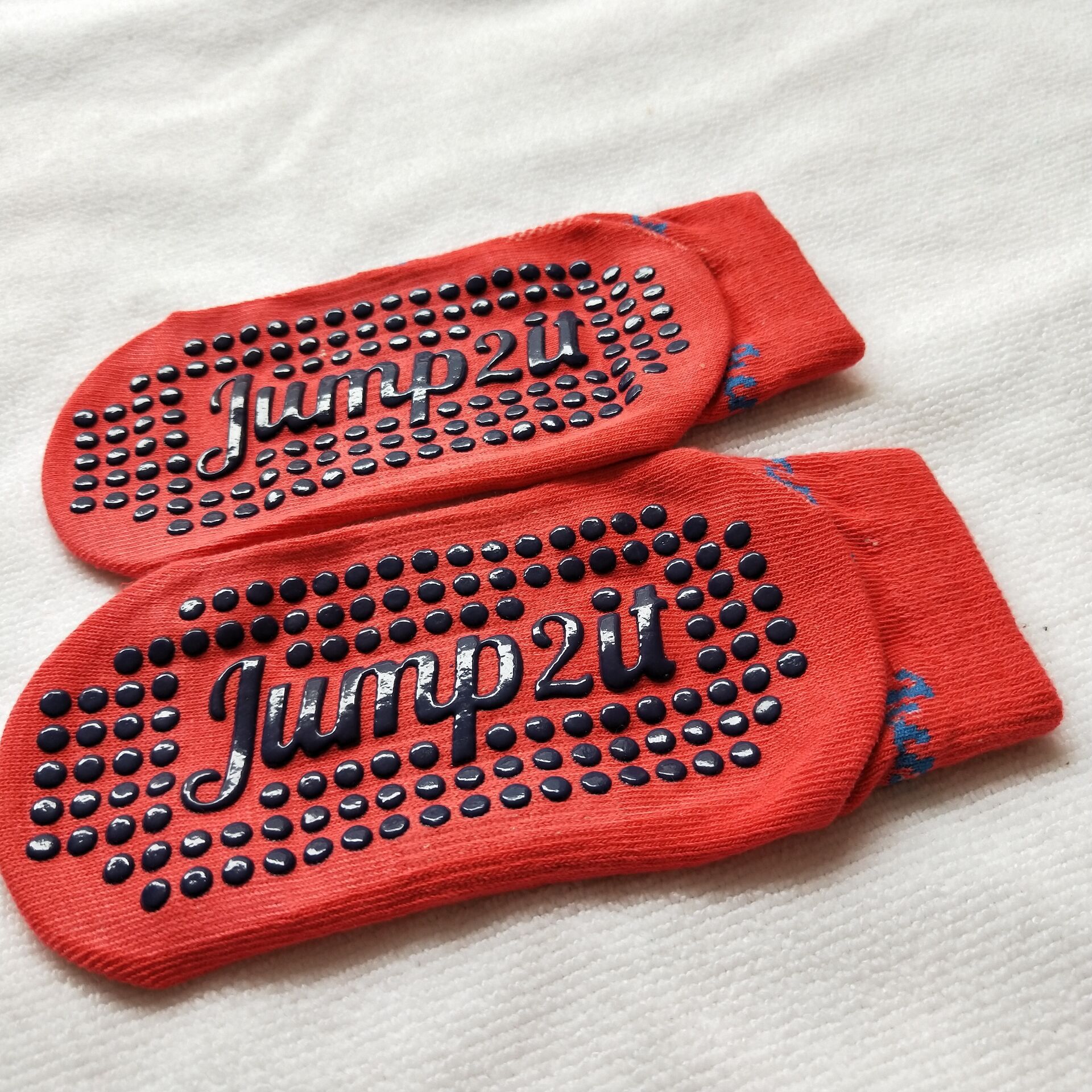 厂家直销瑜伽儿童乐园蹦床袜子定做成人点胶运动防滑游乐场袜子-阿里