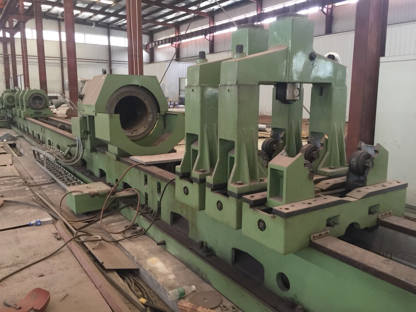 出售 全新深孔钻镗床:    深孔钻镗床  型号   tq2150  最大镗孔直径