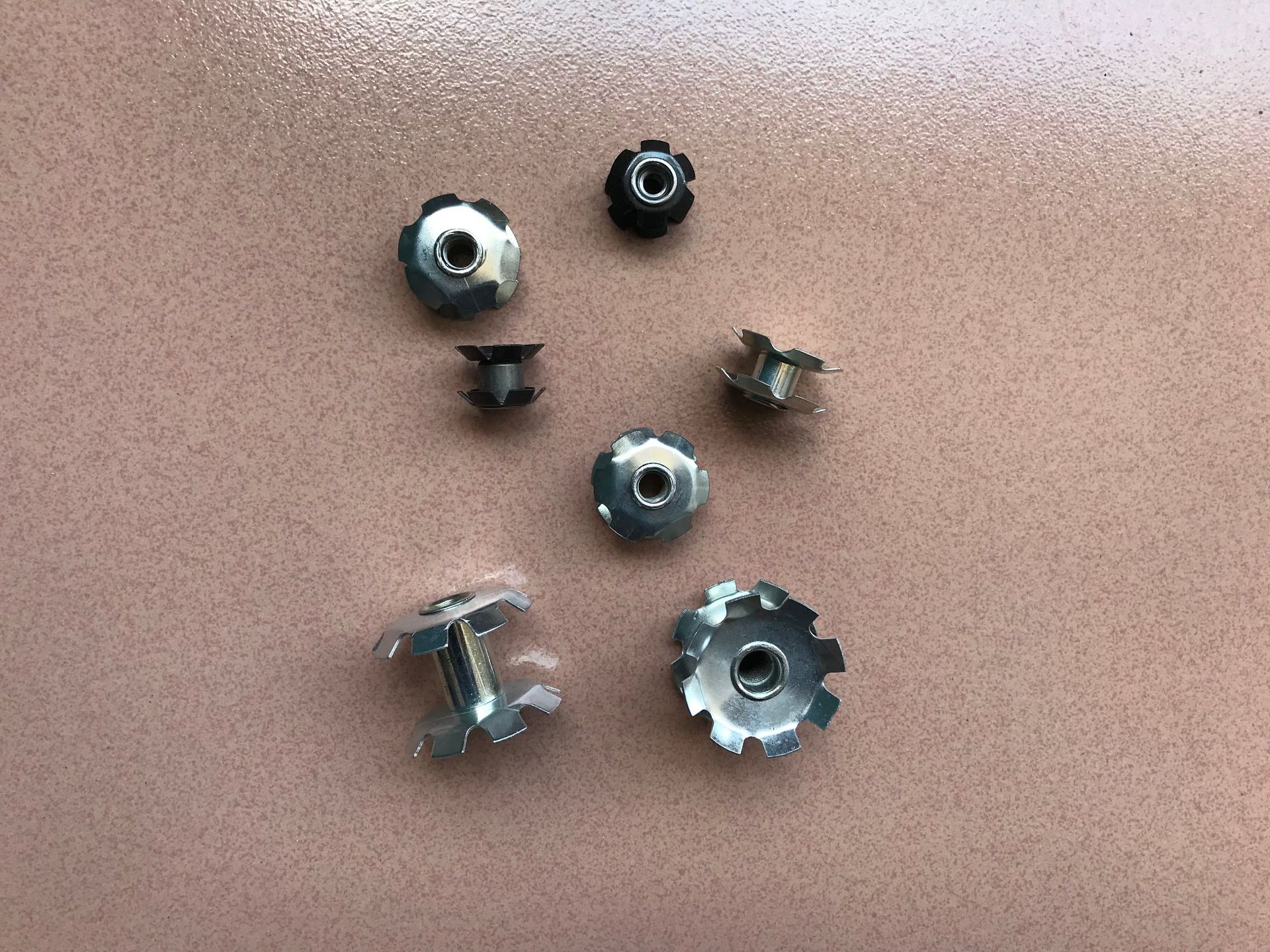 太阳花 梅花管内卡扣螺母