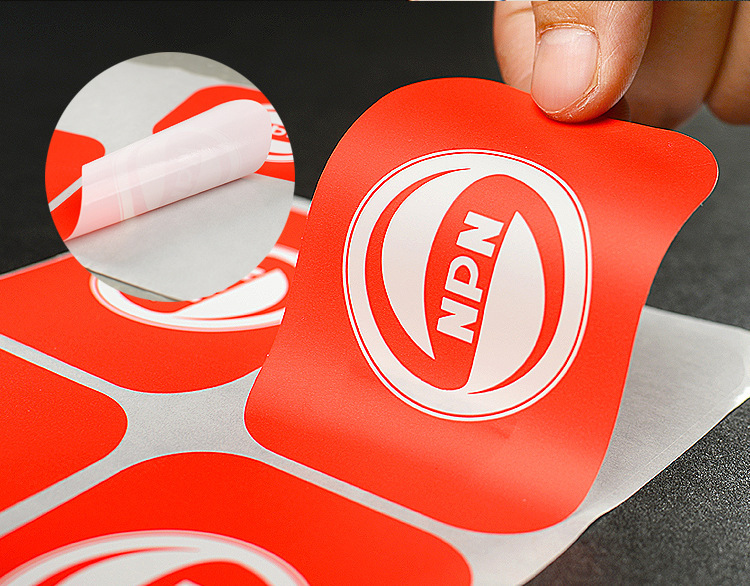 不干胶标签印刷厂家白色烫金加粘胶贴纸 pvc珠光膜防水材质彩印贴