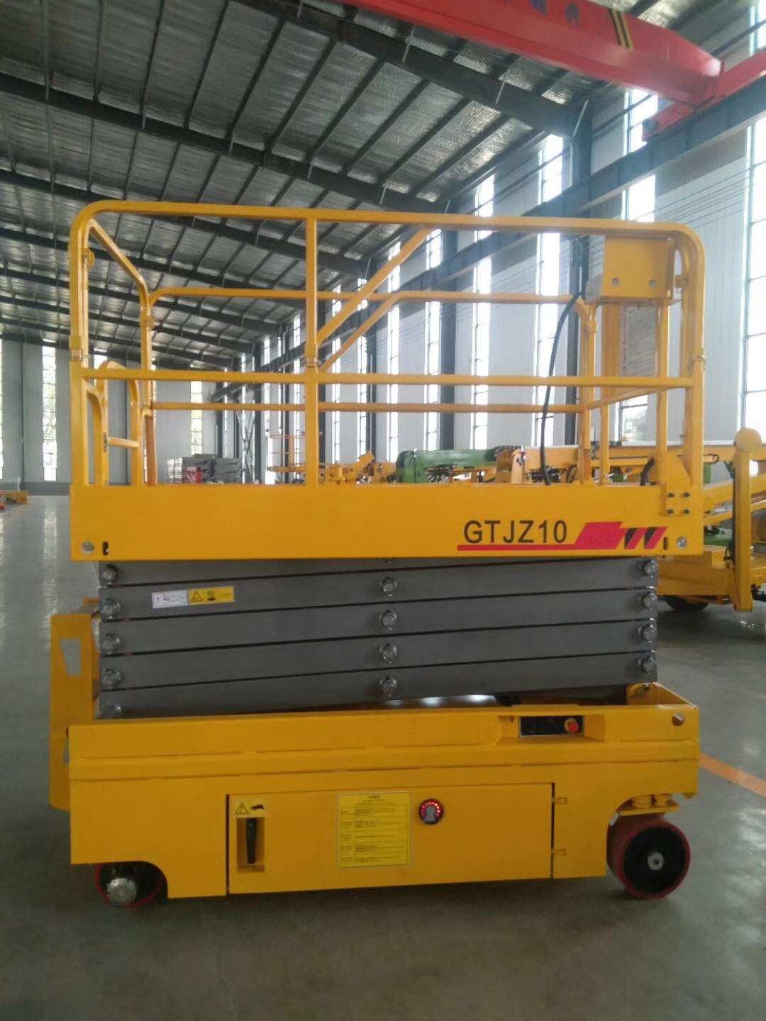 热卖10米自行式液压升降平台移动剪叉式升降机高空升降车全自动