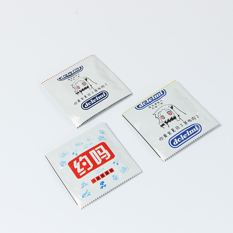 创意湿巾批发避孕套湿纸巾餐厅酒店广告洗脸巾套套个性恶搞湿纸巾