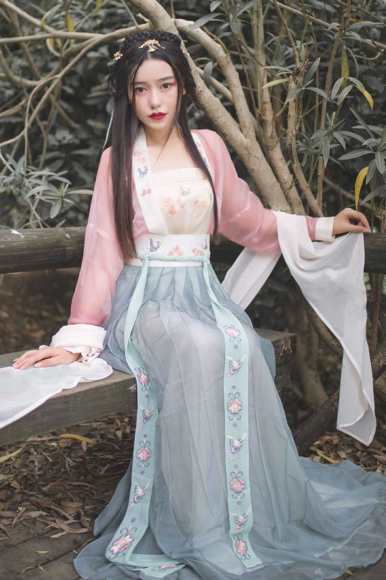 汉服女古装齐腰襦裙绣花蝴蝶汉服改良唐装古装汉服清新款三件套