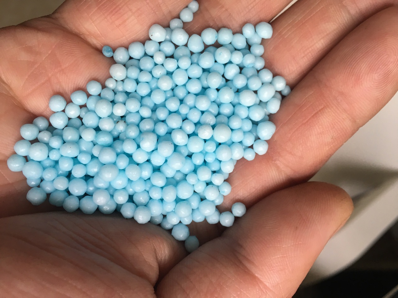 聚氨酯树脂包膜尿素专业生产低价销售小二铵