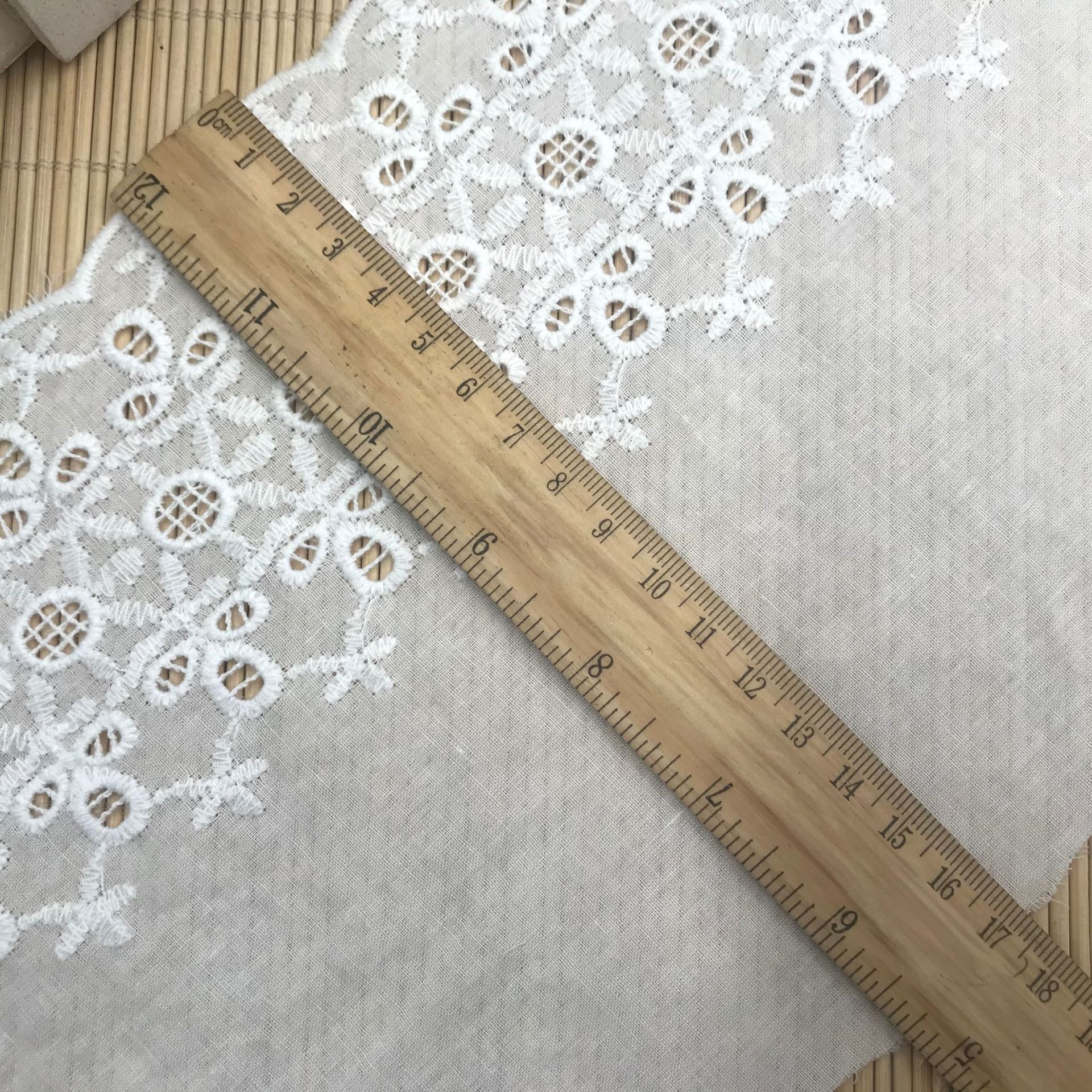 优质棉布刺绣花边 宽度17cm 时尚女装童装女装睡衣辅料 可定制