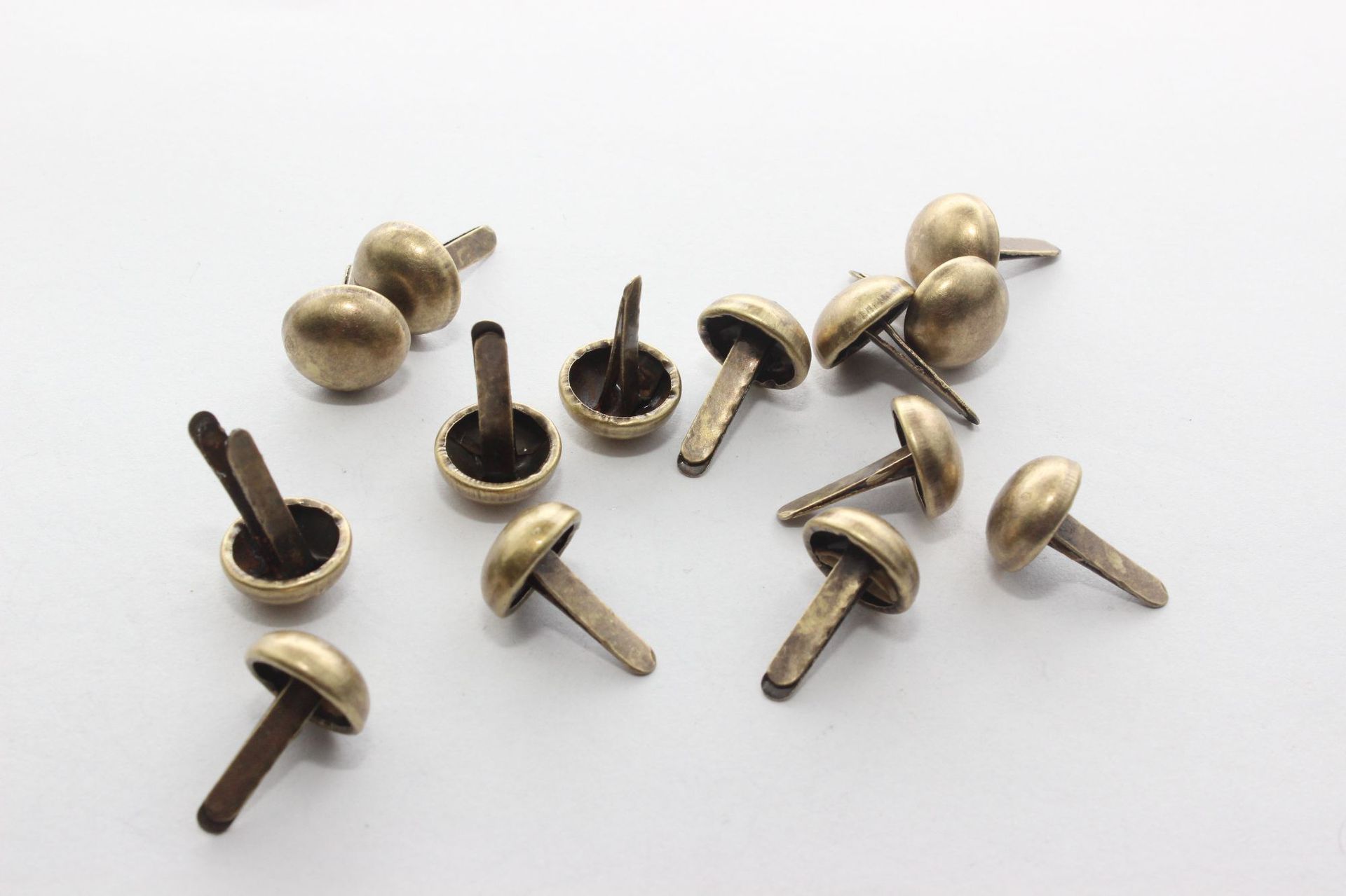 圆头平面镶钻两脚钉服装鞋帽工艺品装饰金属双脚五角星泡钉