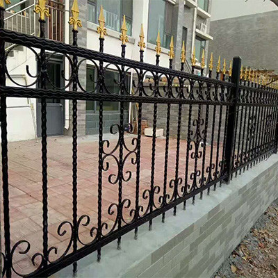 厂家直供家庭住宅铁艺围墙护栏防护栏杆小区别墅用铁栅栏支持定制