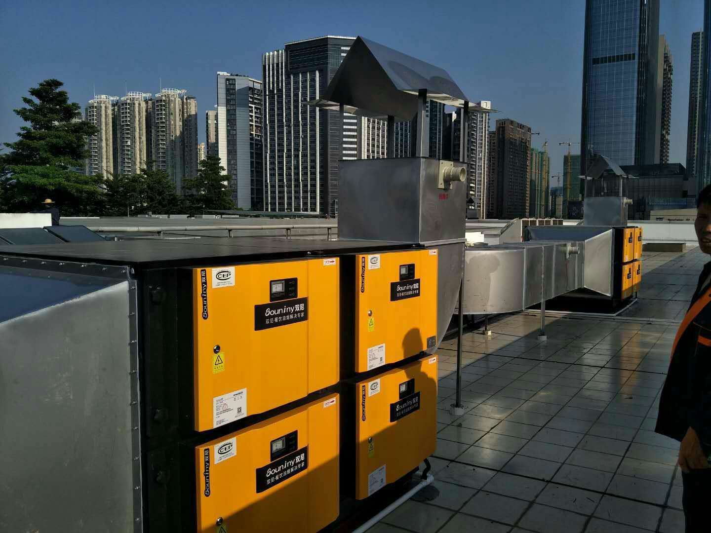 应注意以下三个方面:油烟净化排风的设计,添加降噪音设备,安装过程