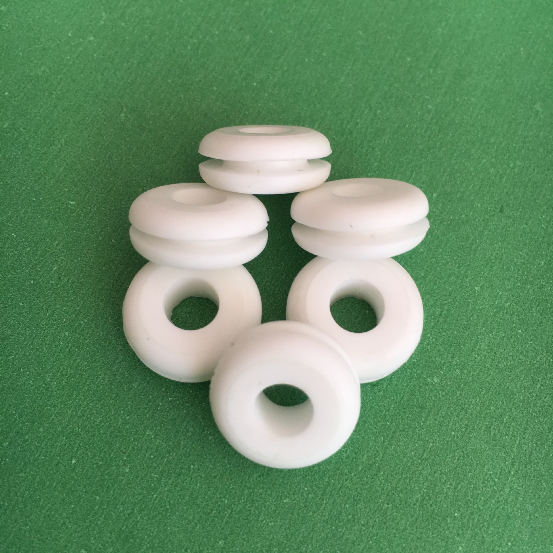 东莞厂家直销 环保硅胶m护线圈 白色软胶护线环 免刮伤电线保护套