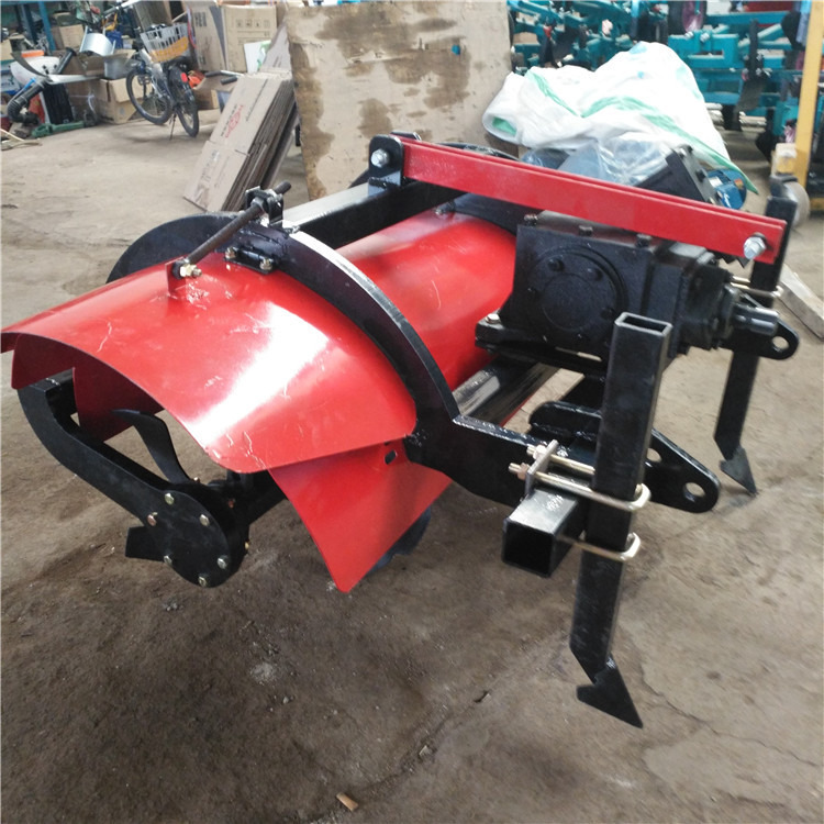 果树单边培土机 葡萄侧边埋藤机图片 四轮悬挂葡萄埋藤抛土机好