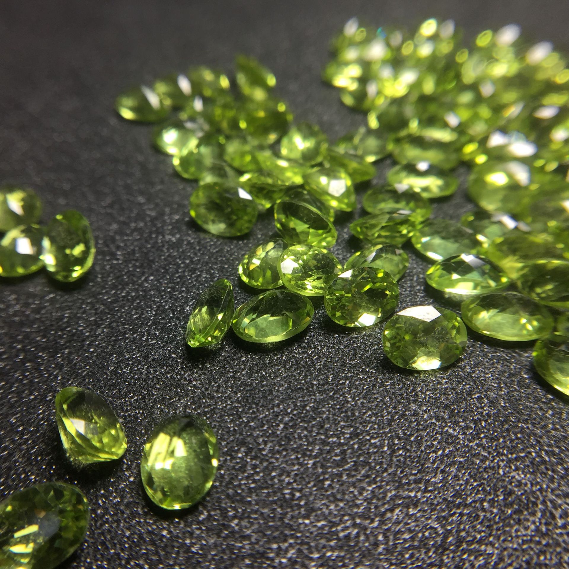 彩宝首饰 天然橄榄石椭圆形裸石 可做戒指吊坠耳钉手链