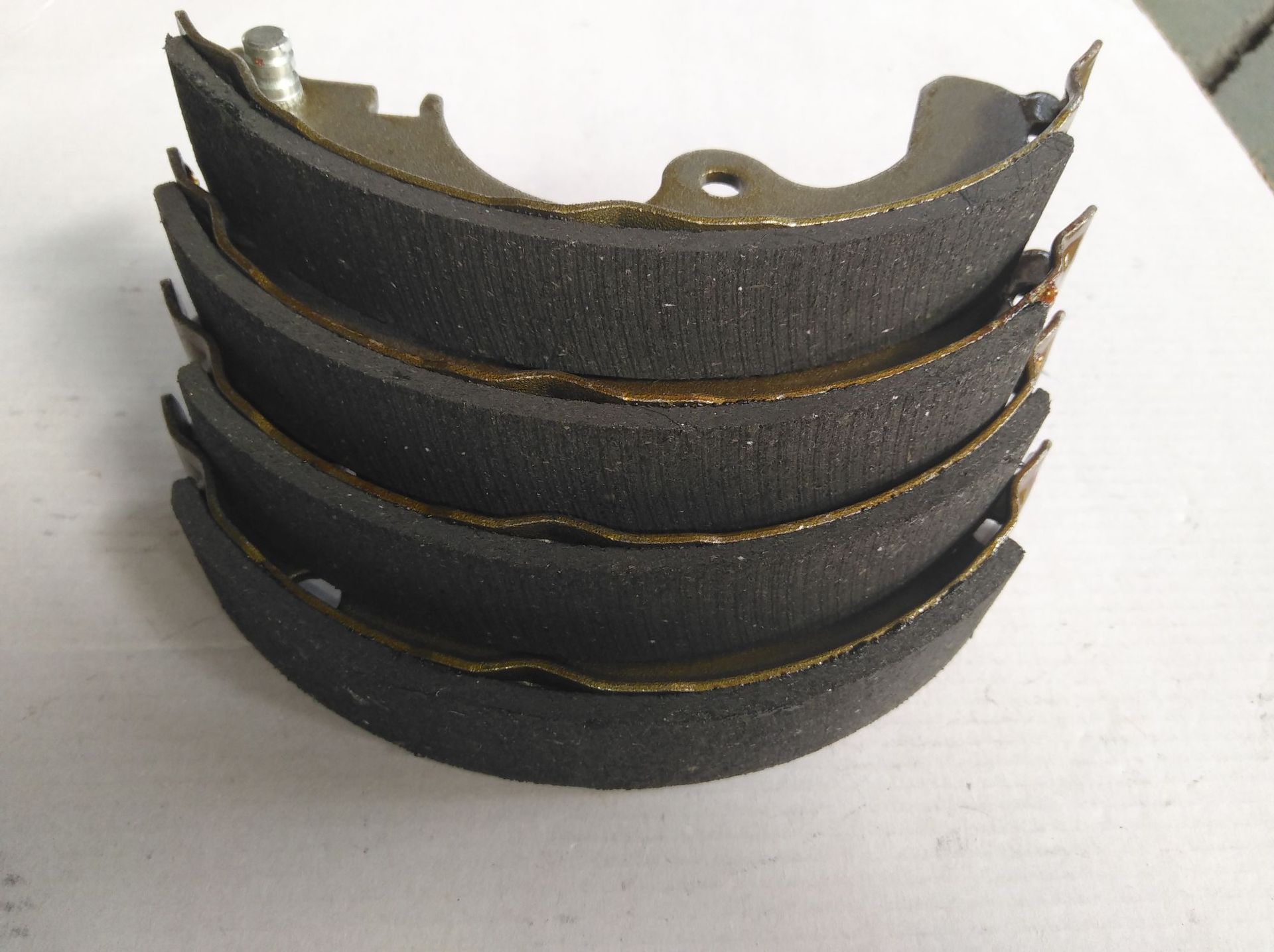 优惠价格出口美国市场高品质半金属无石棉鼓式刹车片k2321