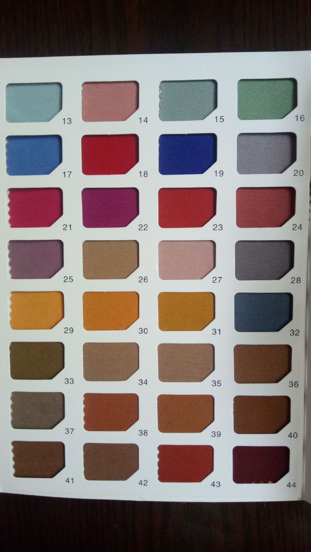 品质标准 中国国家标准(gb) 品名 罗马布 成分及含量 95%涤纶5%氨纶