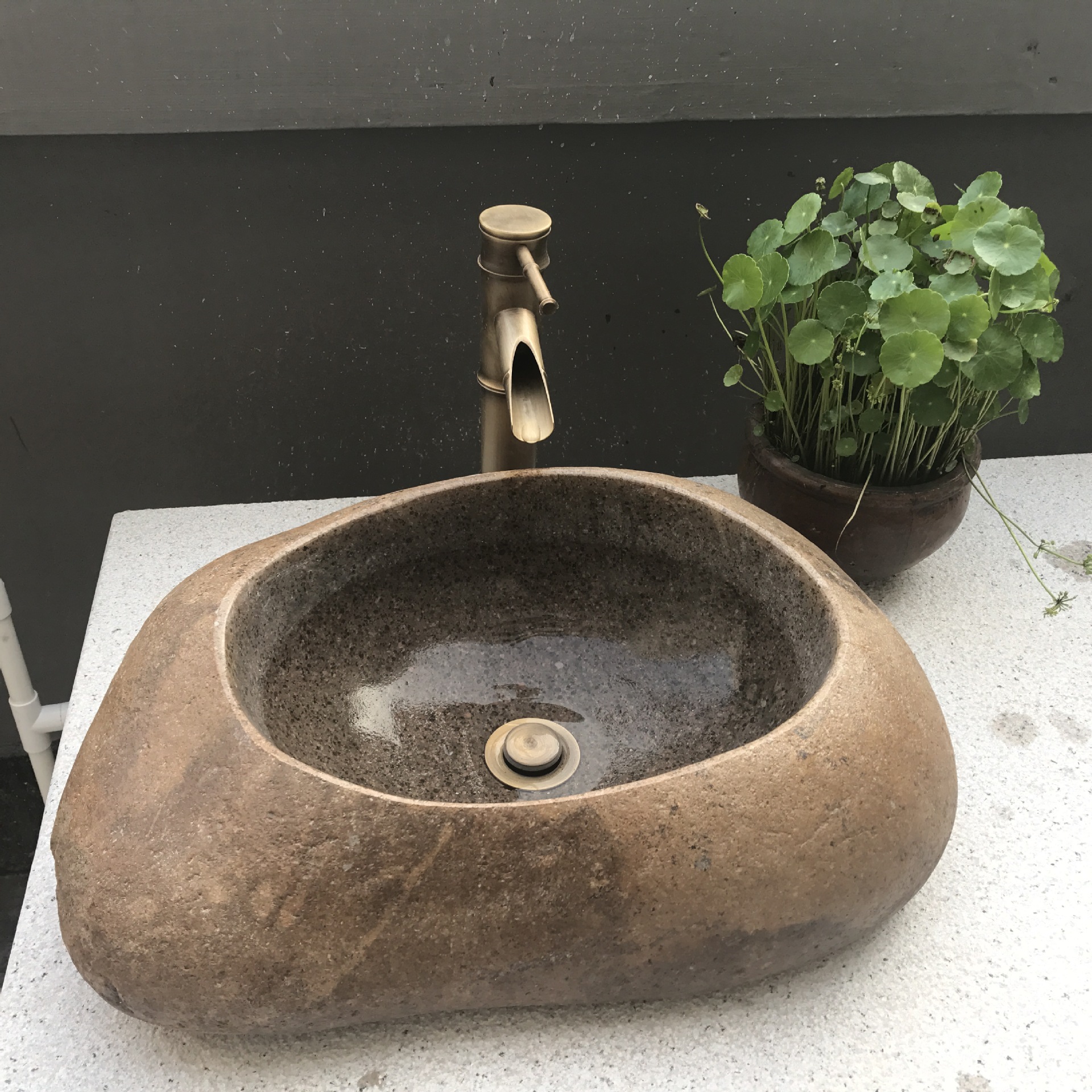 卫生间复古洗脸盆家用洗手盆天然鹅卵石台上盆户外石头洗手盆庭院