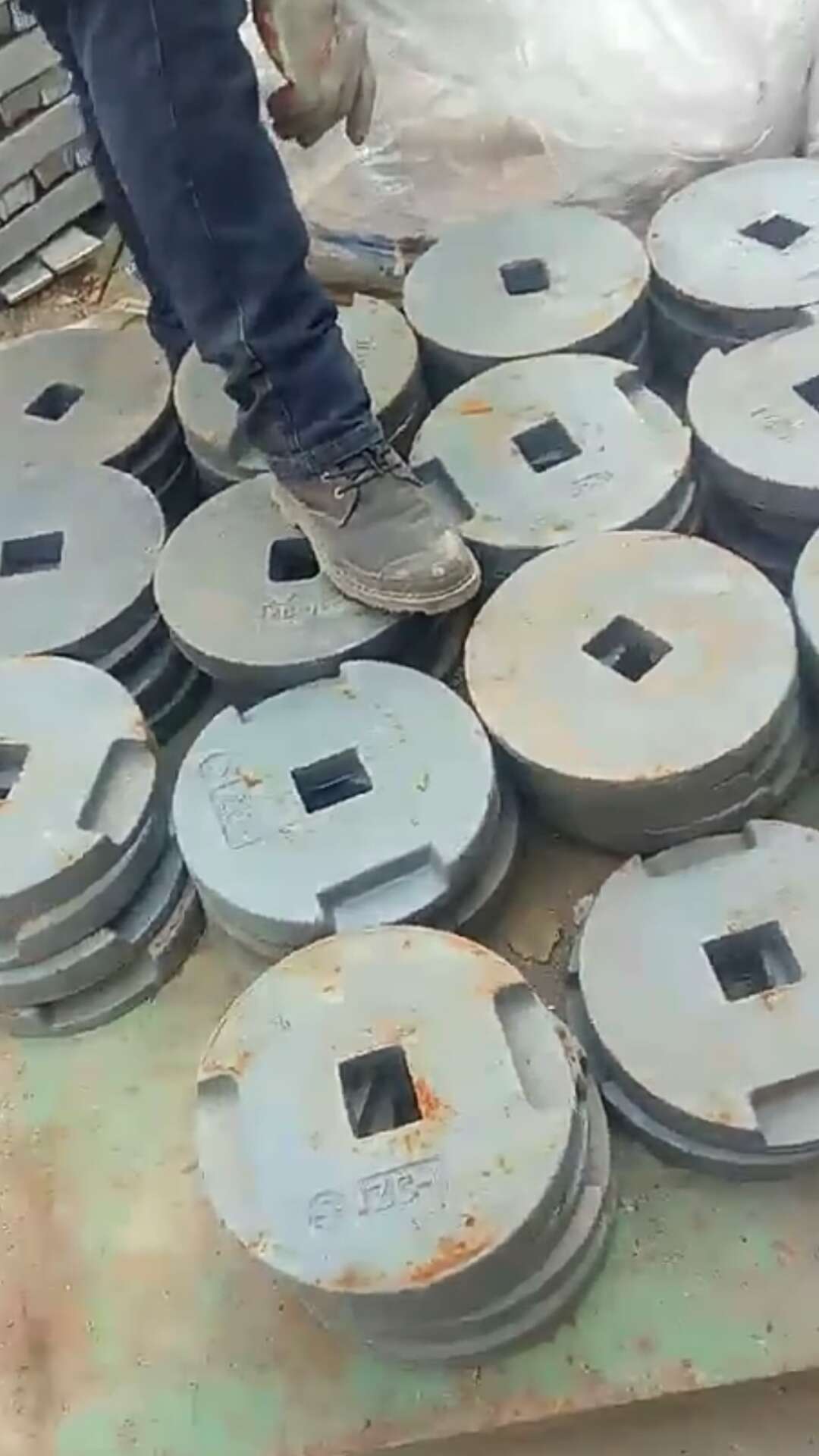 厂家专业生产 重锤片 重锤座 重锤挂板 zc-1防震锤等各种电力金具