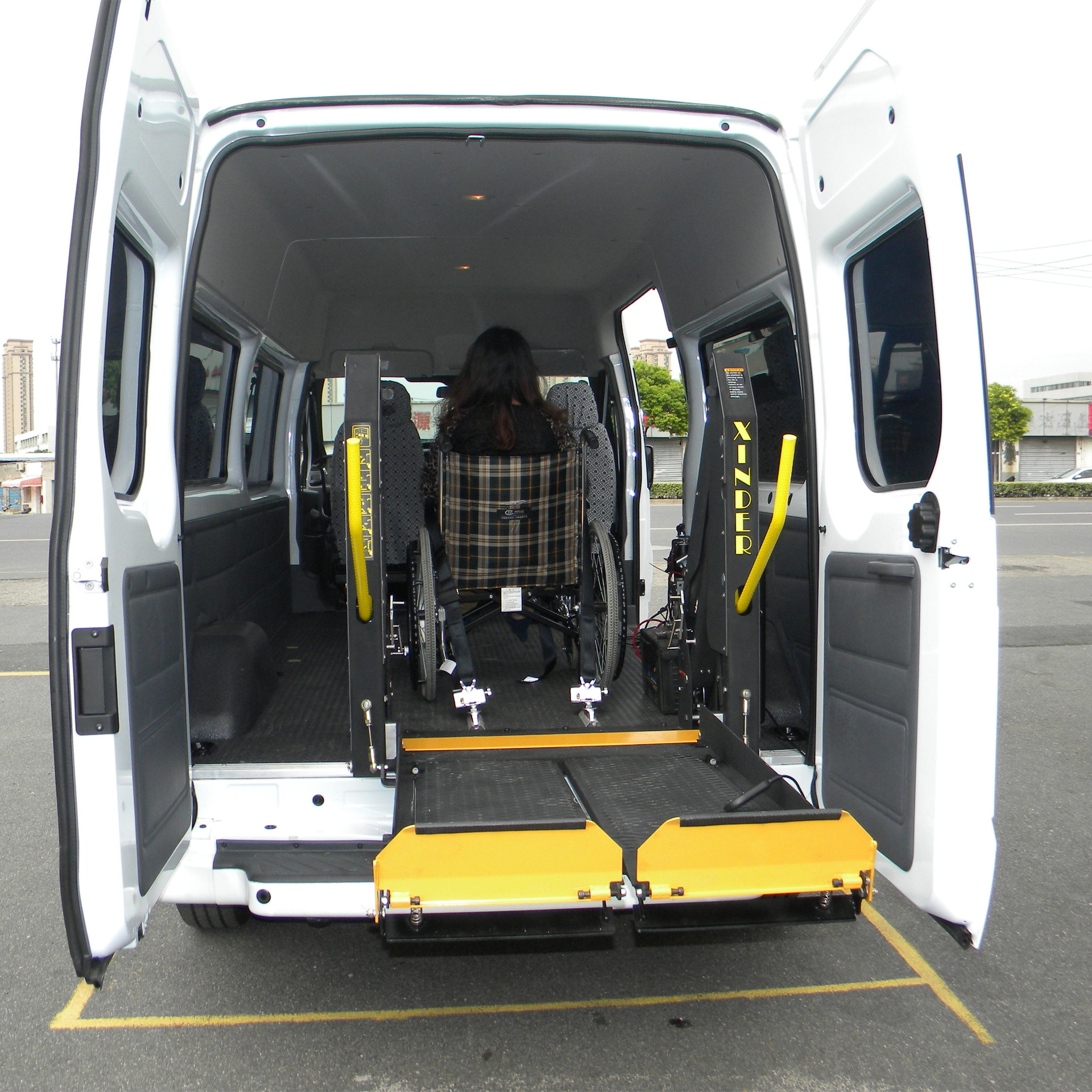 信德泰克车用残疾人轮椅升降机 电动上车平台