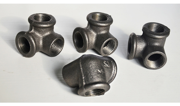 立体三通晾衣架用玛钢镀锌管件铁角三通工艺品管件黑三通创意灯饰