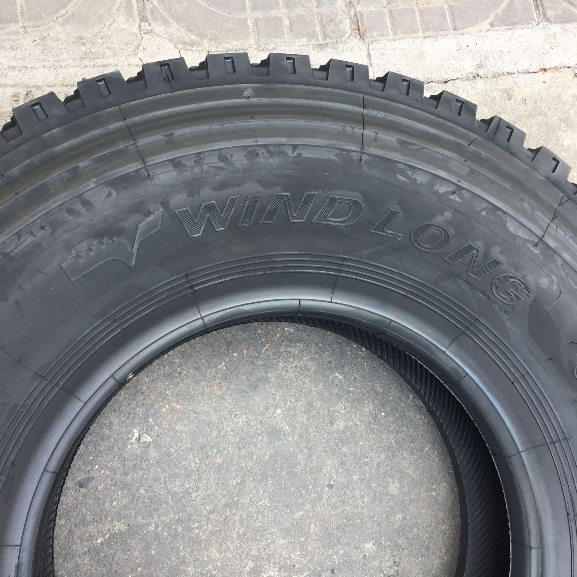 全新1100 1200r20 11.00 12.00-20前四后八大货卡车钢丝载重轮胎