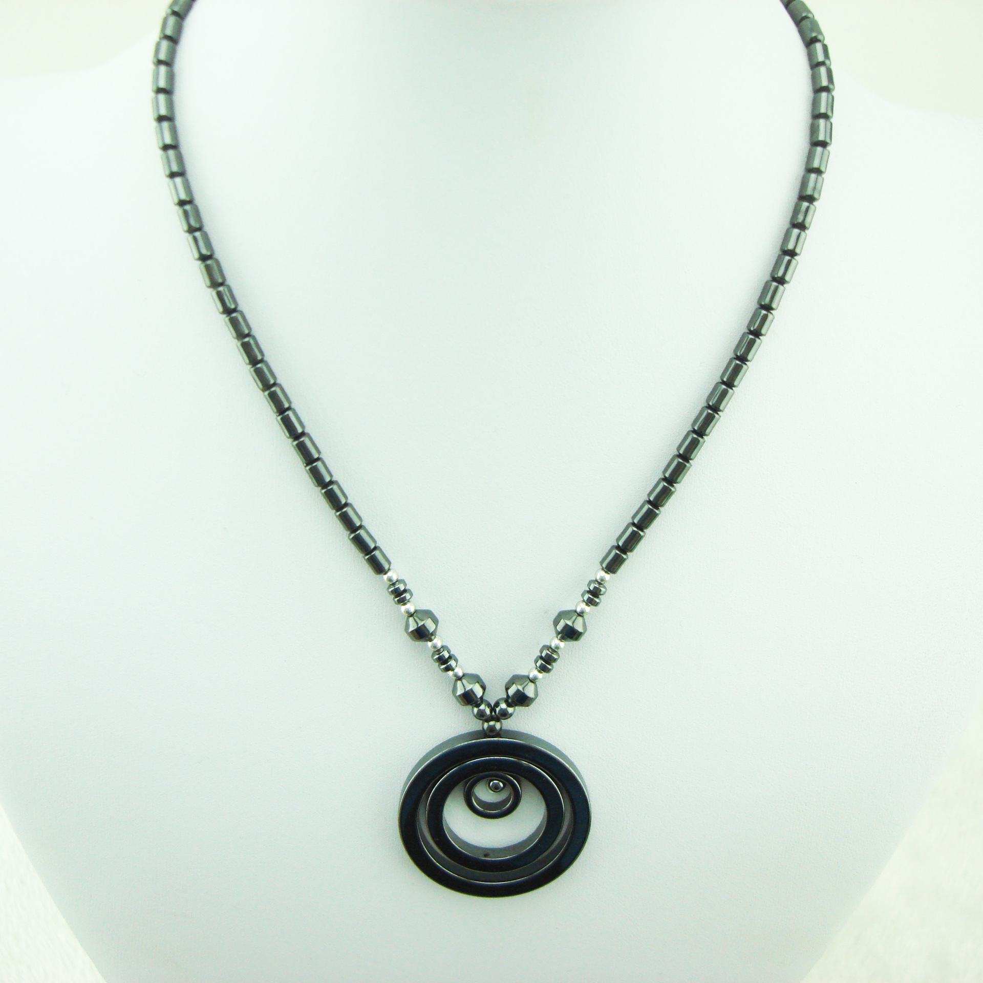 亚马逊跨境厂家直销 多层偏心圆环吊坠磁石项链女式时尚保健项链