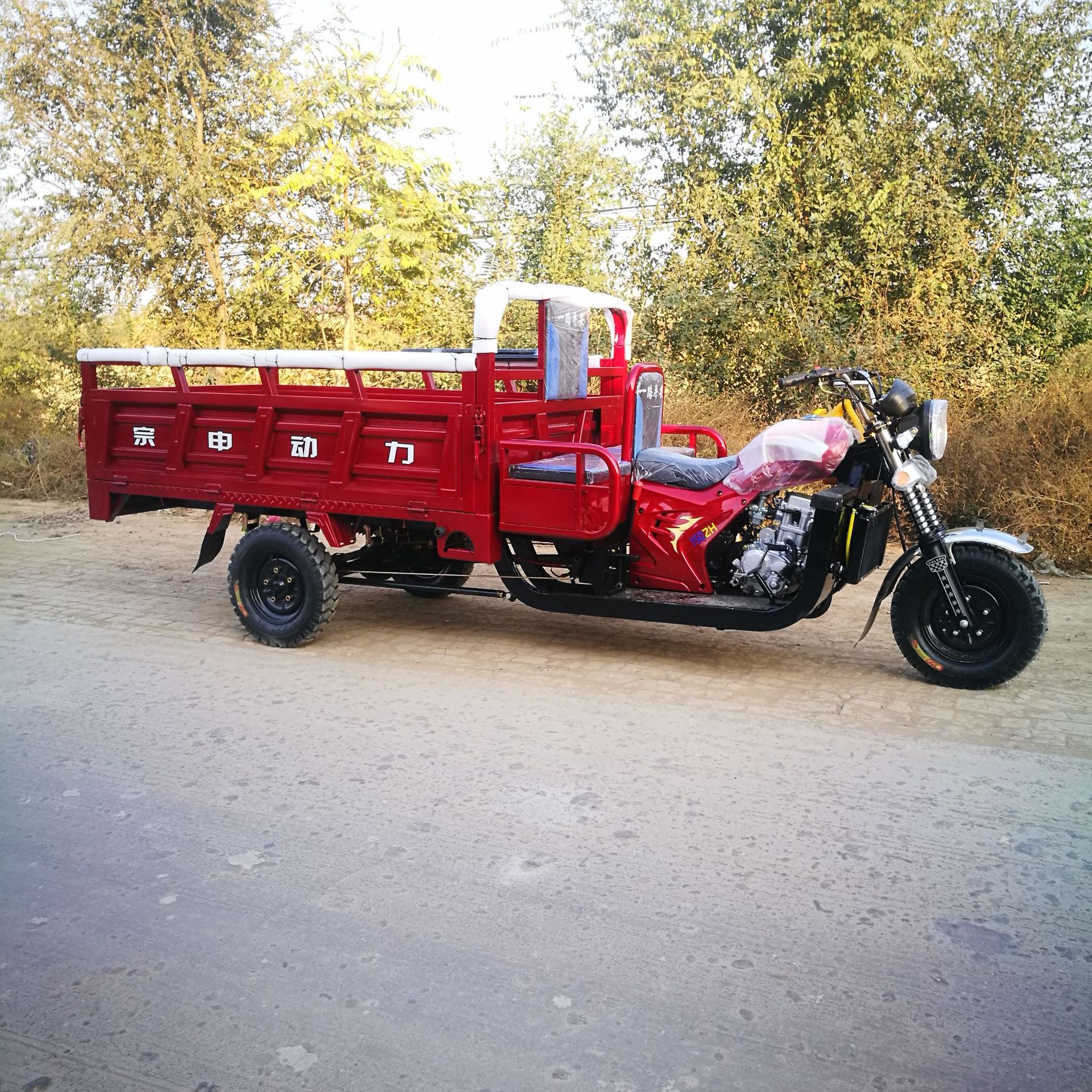 正品宗申隆鑫燃油三轮摩托车汽油农用载货载客助力加坐可定制
