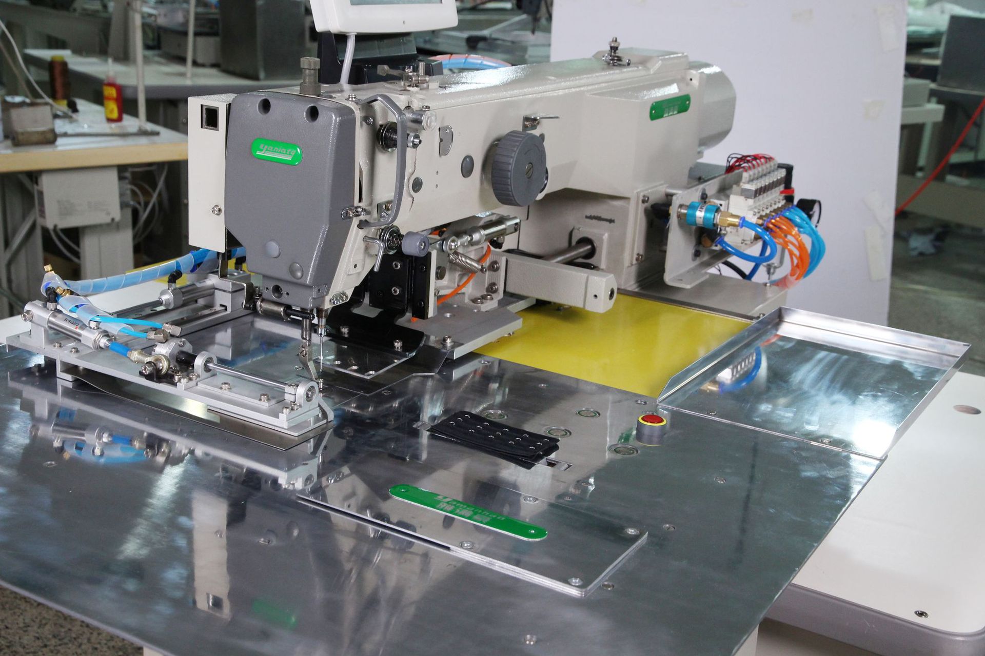 厂价批发内衣勾扣机全自动后扣套结缝纫机工业用文胸钉扣机