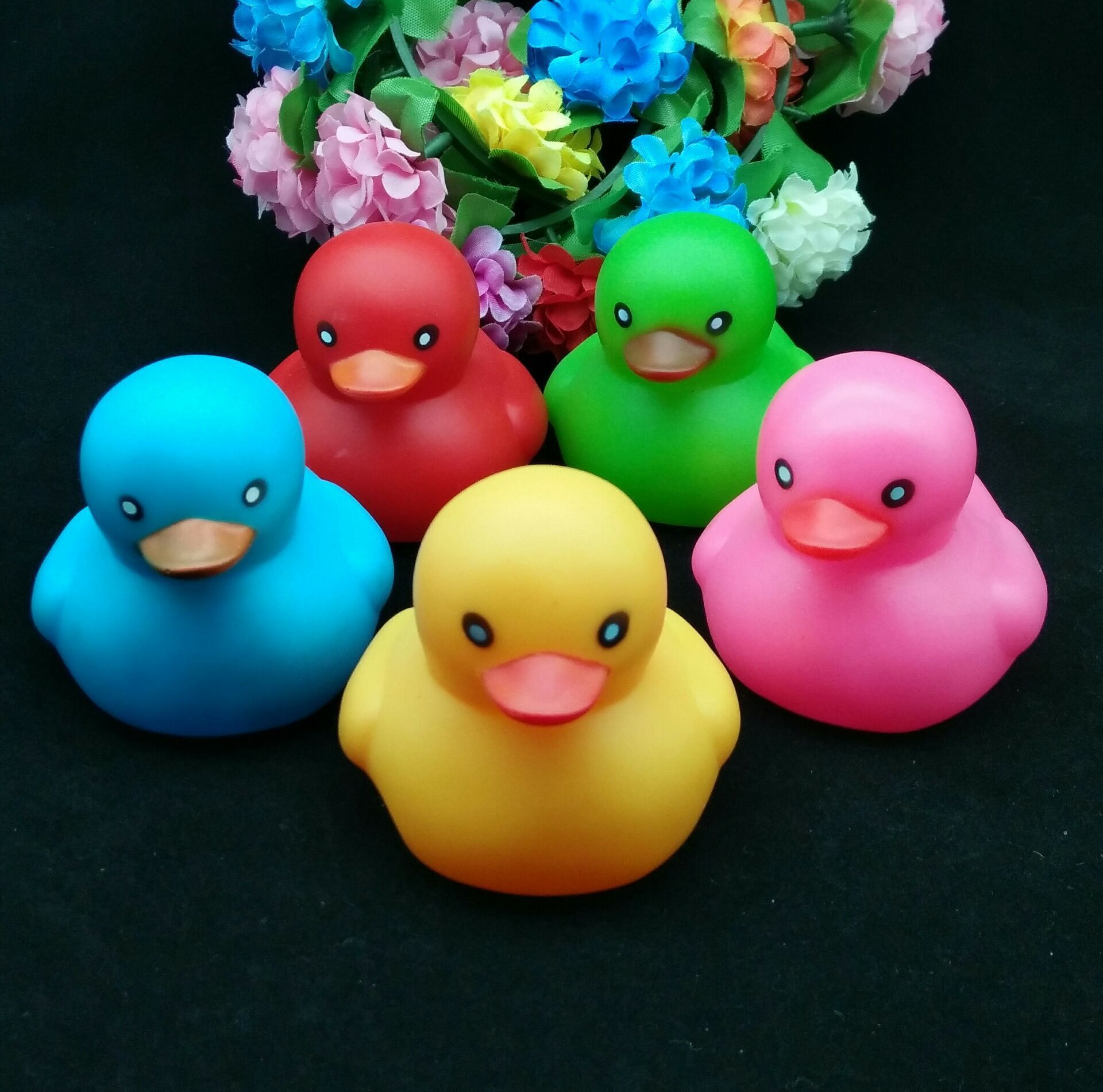 厂家批发婴儿游泳戏水捏捏叫小鸭子玩具20个装[4cm]2元店货源特批