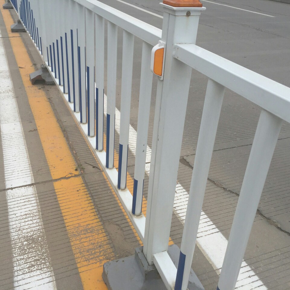南京市政护栏道路护栏钢管锌钢护栏锌钢护栏马路中央隔离栏
