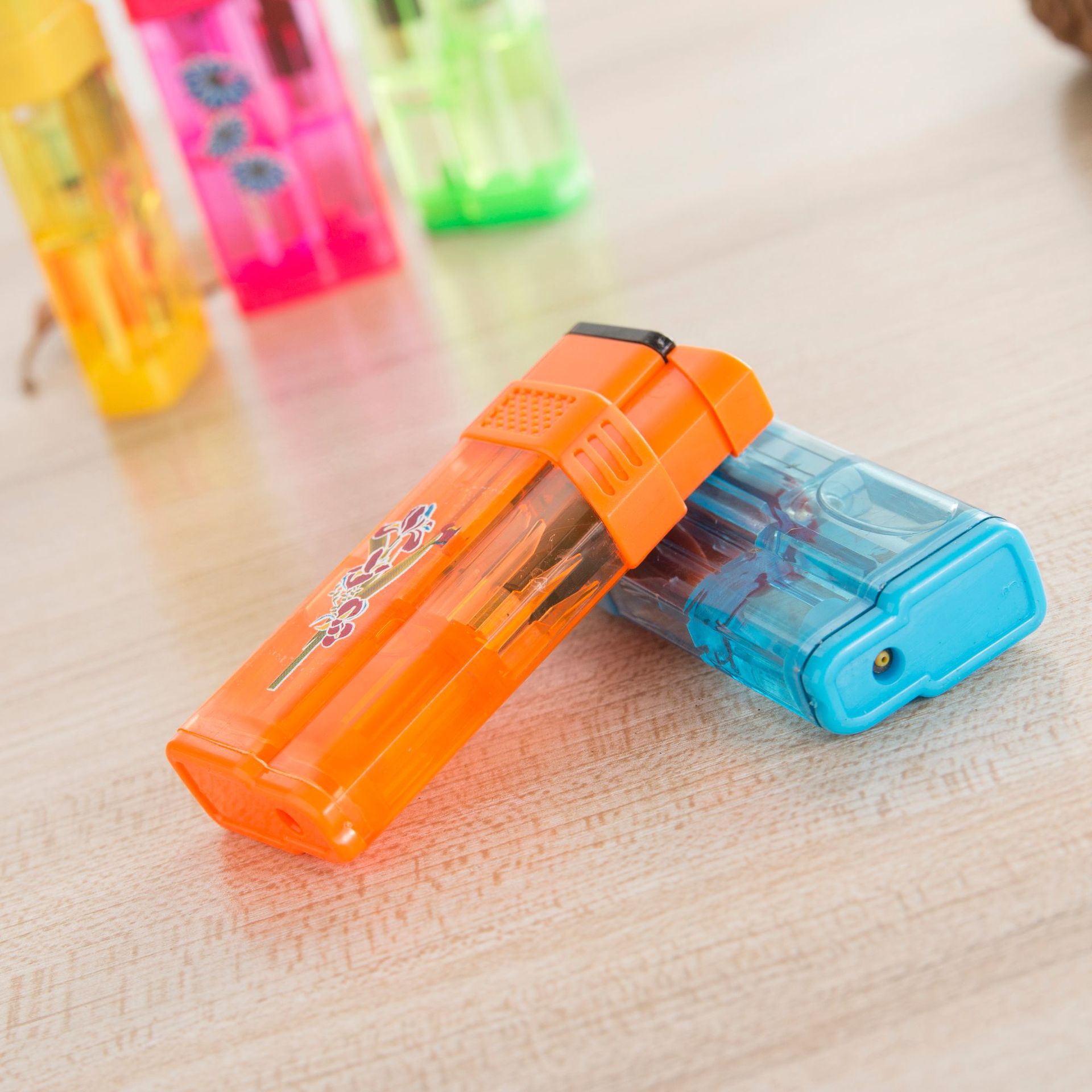 厂家直销826自动翻盖一次性塑料翻盖防风打火机 大机型打火机批发