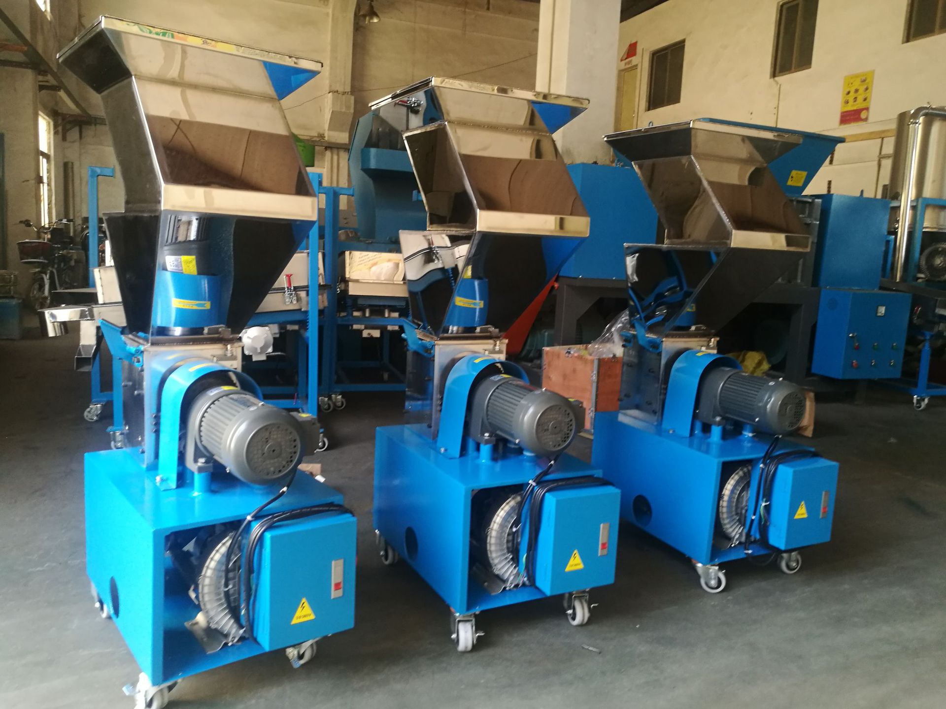 机边粉碎机 塑料静音慢速水口边角料粉料机 塑料碎料机低速破碎机