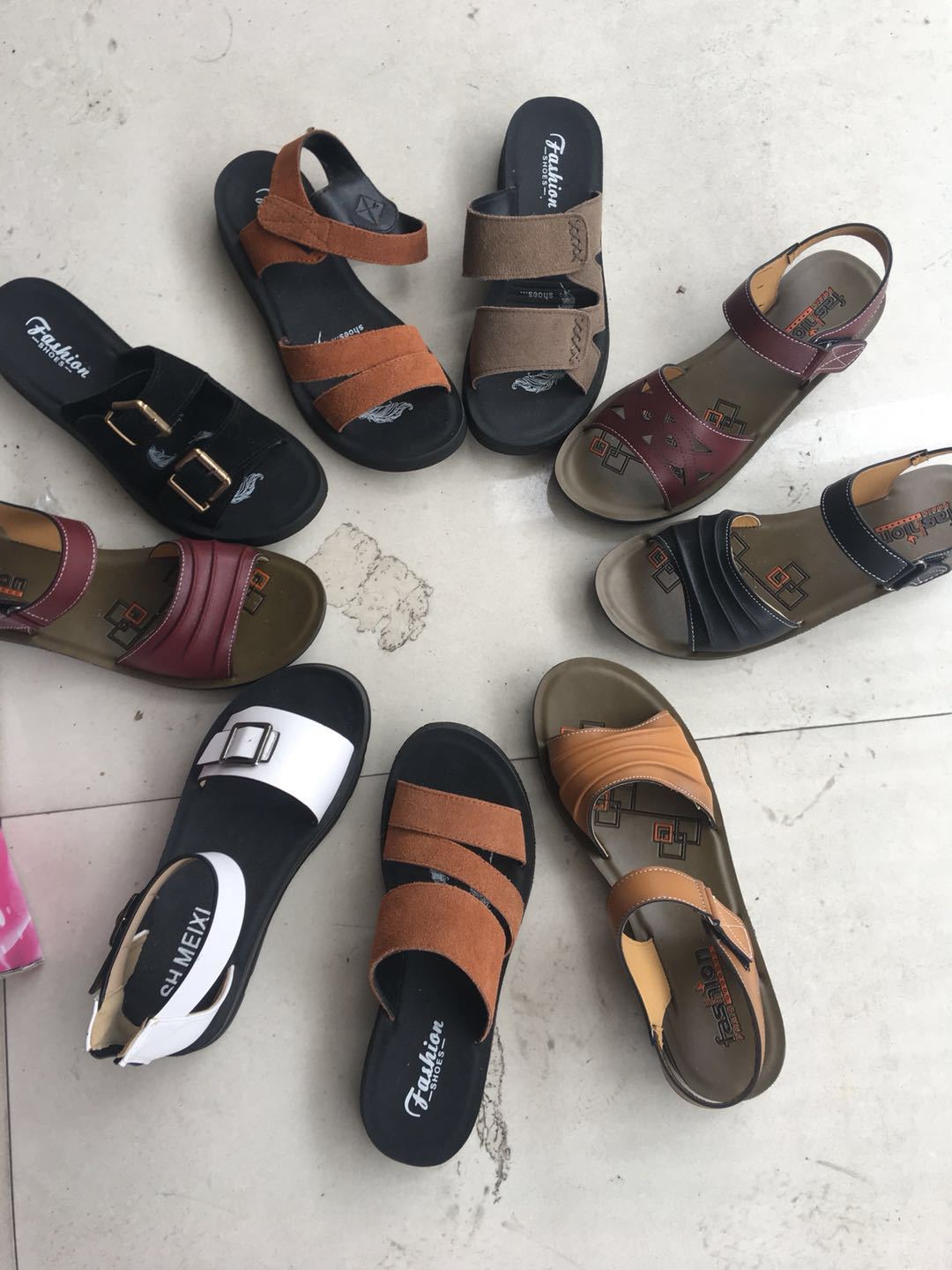 温州女鞋低价批发5-10元库存鞋处理地摊夏季妈妈凉鞋鞋子20元以下