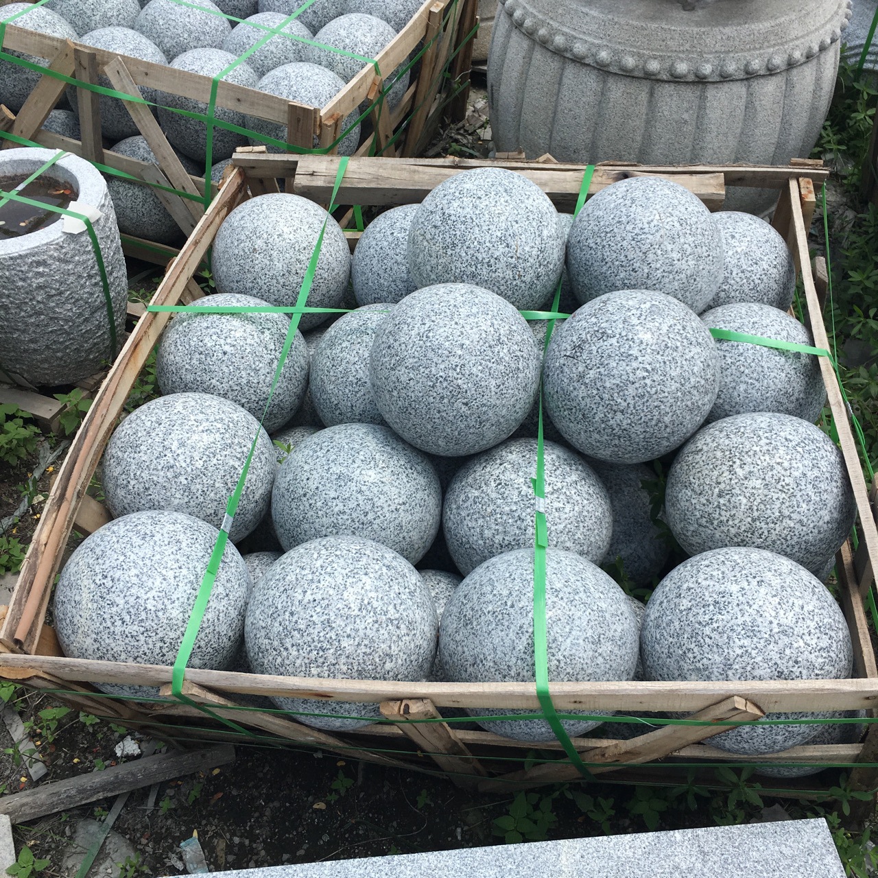 石墩抛光圆形挡路石球天然花岗岩芝麻白挡车球路障石