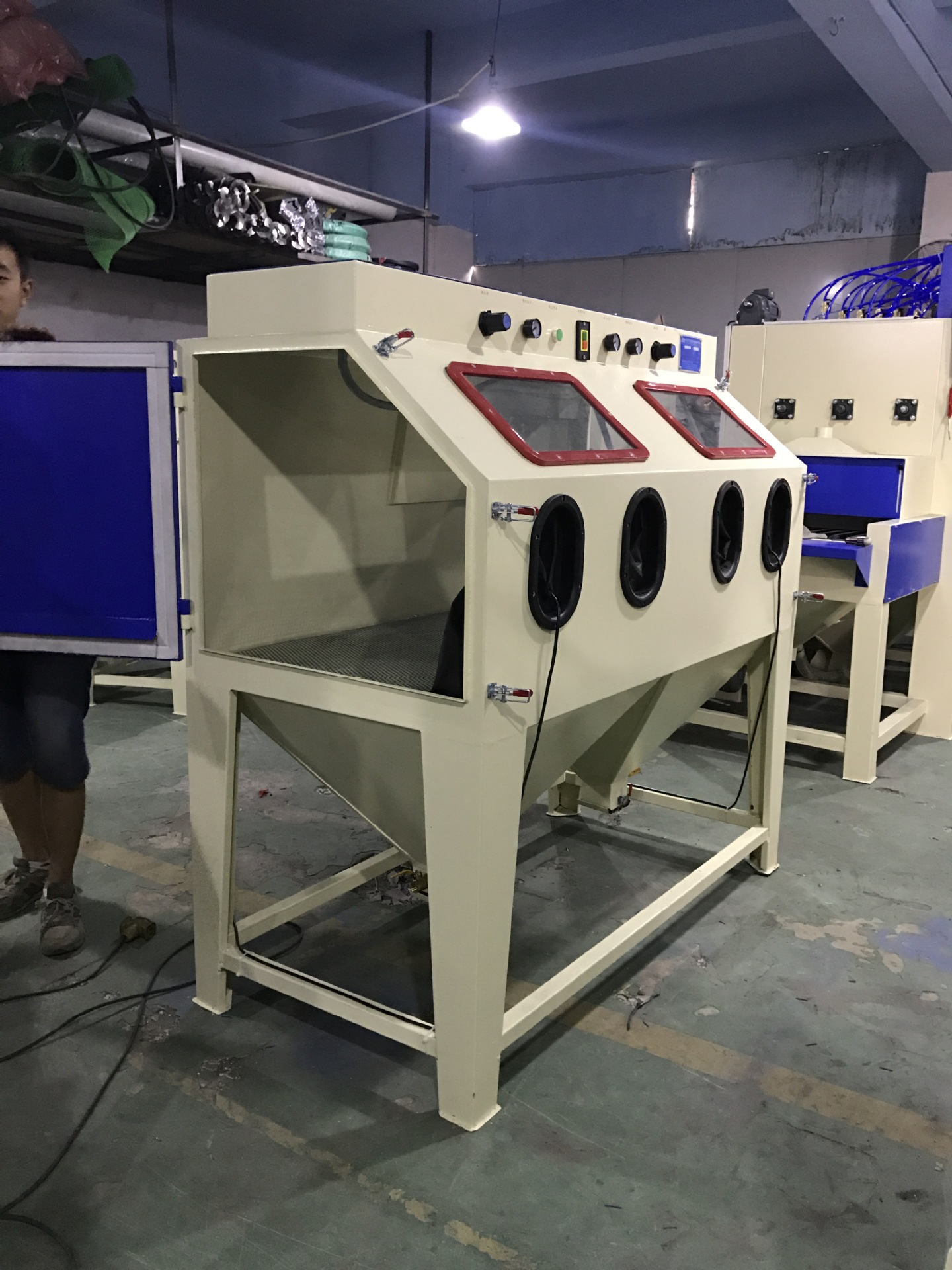 双工位喷砂机模具手动喷砂大型喷沙机厂家非标定制多工位环保设备