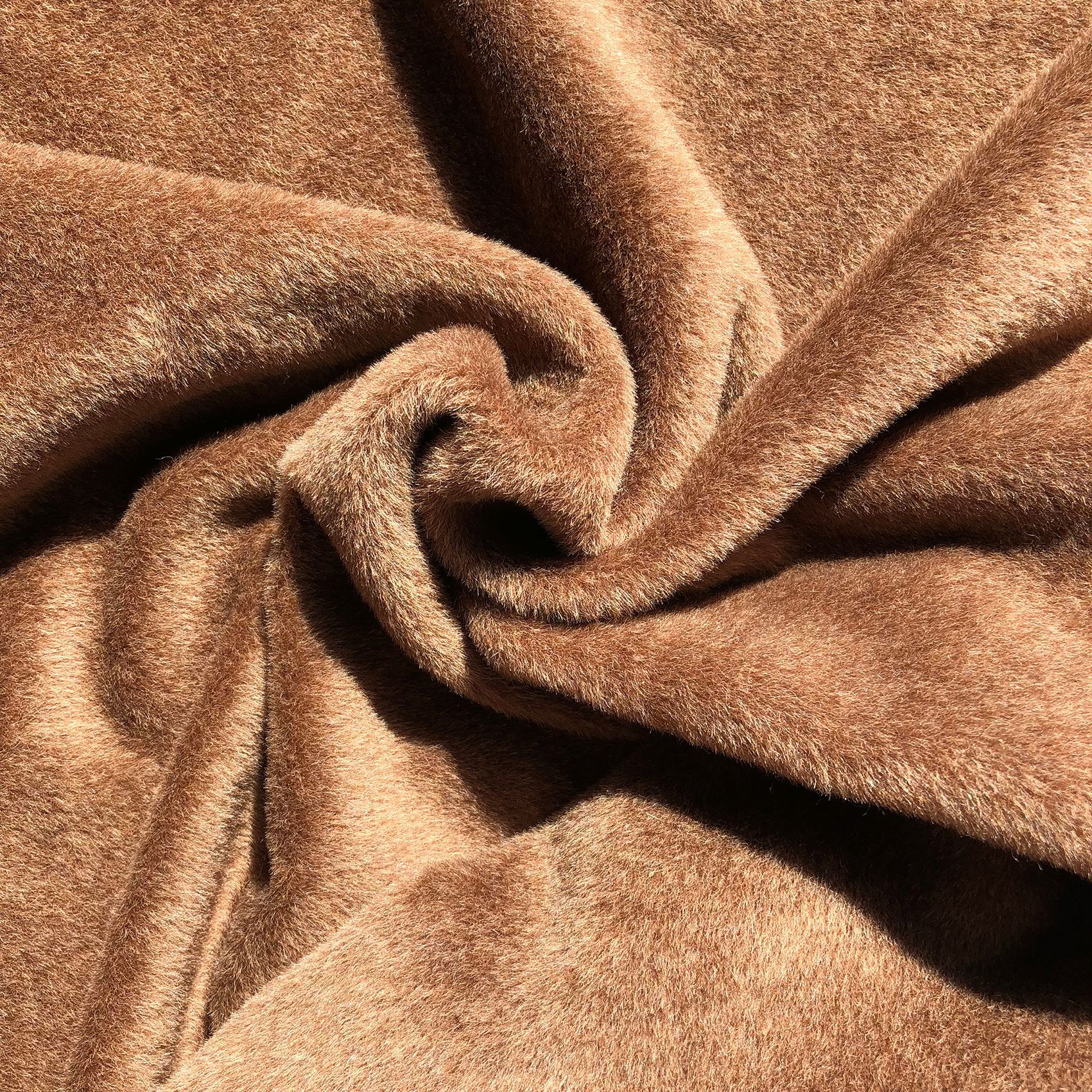 45%骆马绒大衣呢面料 长毛阿尔巴卡面料 安第斯山脉羊驼毛呢面料