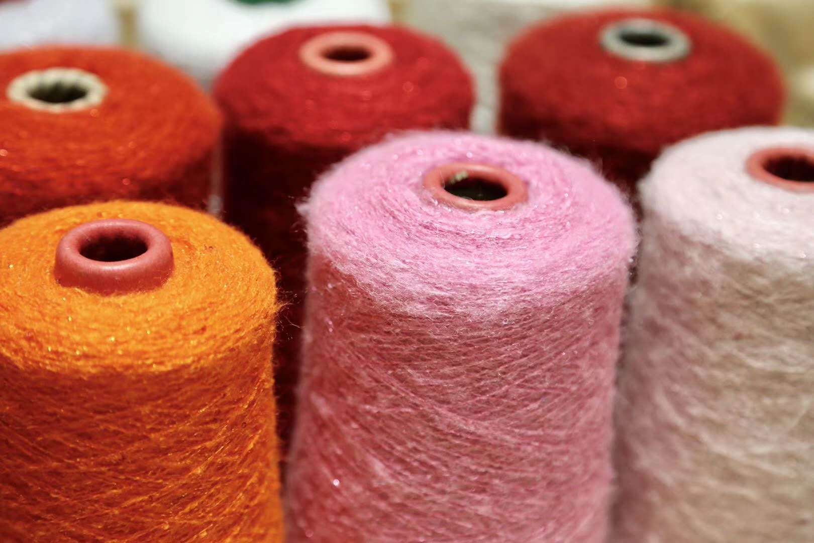 15/1nm 64%腈纶29%尼龙7%羊毛 银线 珠片 珠片起毛纱 拉毛纱