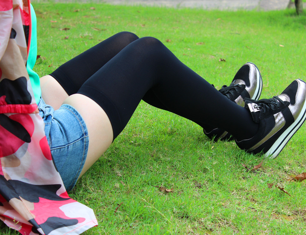 春秋120d天鹅绒过膝长筒袜丝袜 黑白高筒袜学生女大腿袜厂家批发