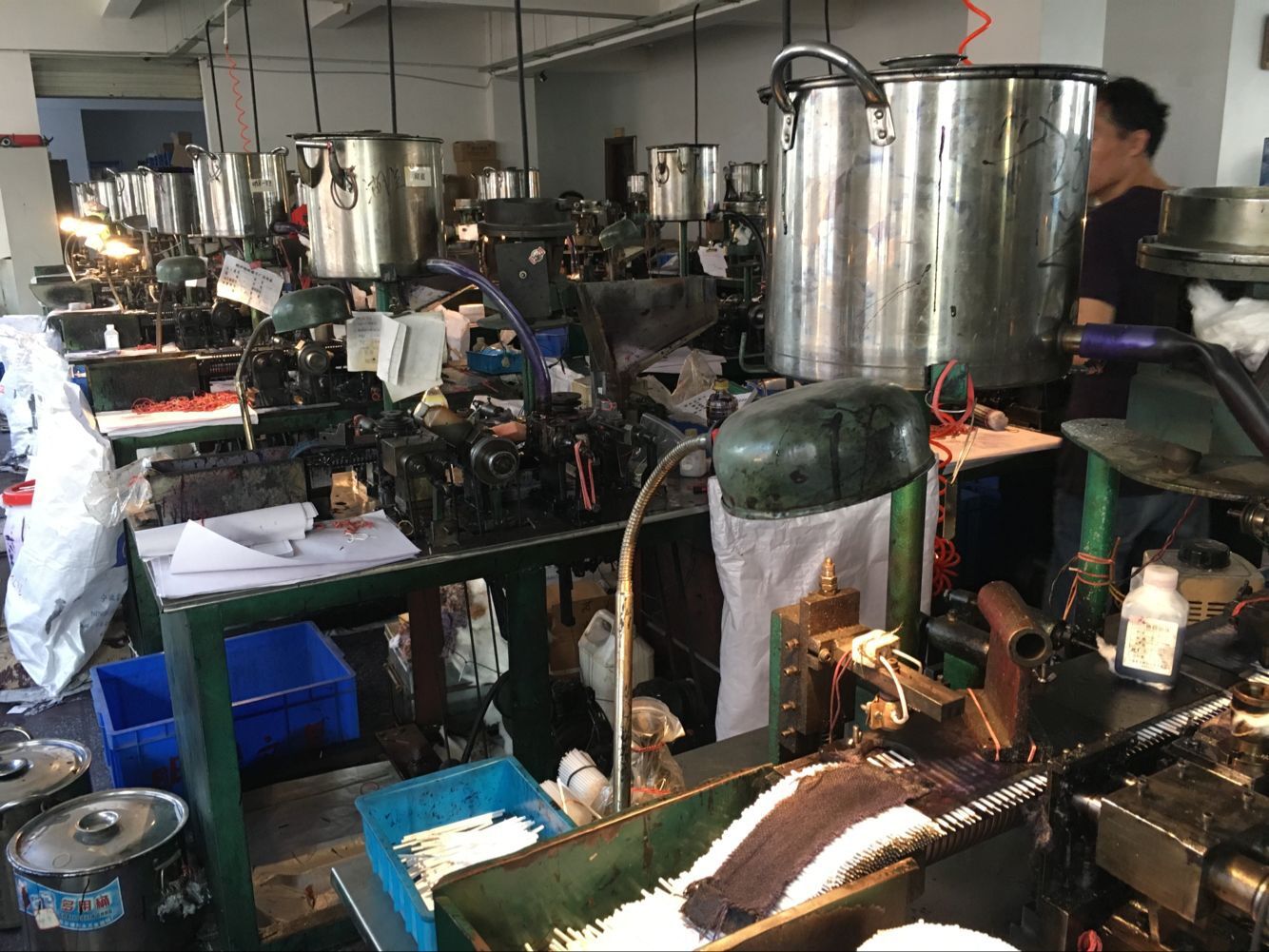 经济型新纯色塑料广告礼品圆珠笔办公采购会议酒店航空圆珠笔批发