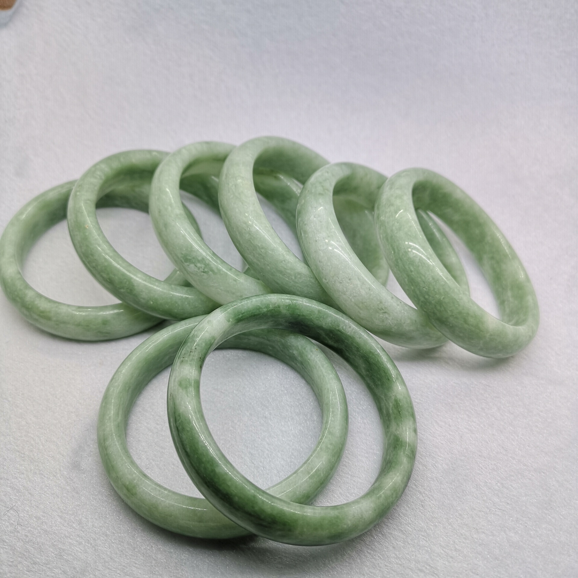 天然a级贵州翡翠玉手镯 天然a货贵州翠手镯 29元模式地摊玉