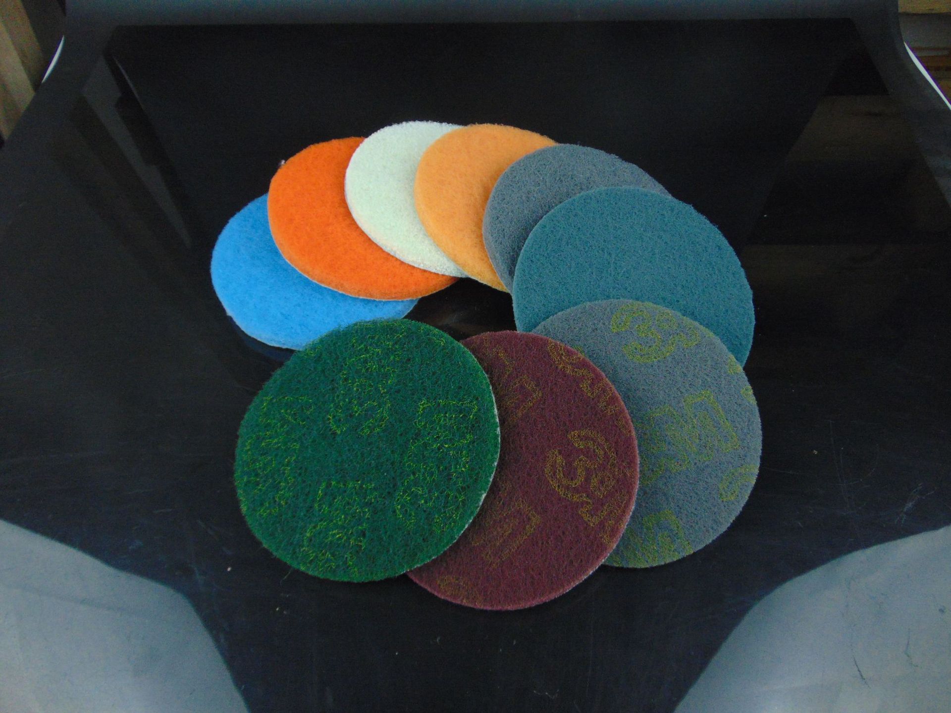 植绒百洁布红绿灰 菜瓜布拉丝抛光打磨片5寸背绒尼龙电子产品专用