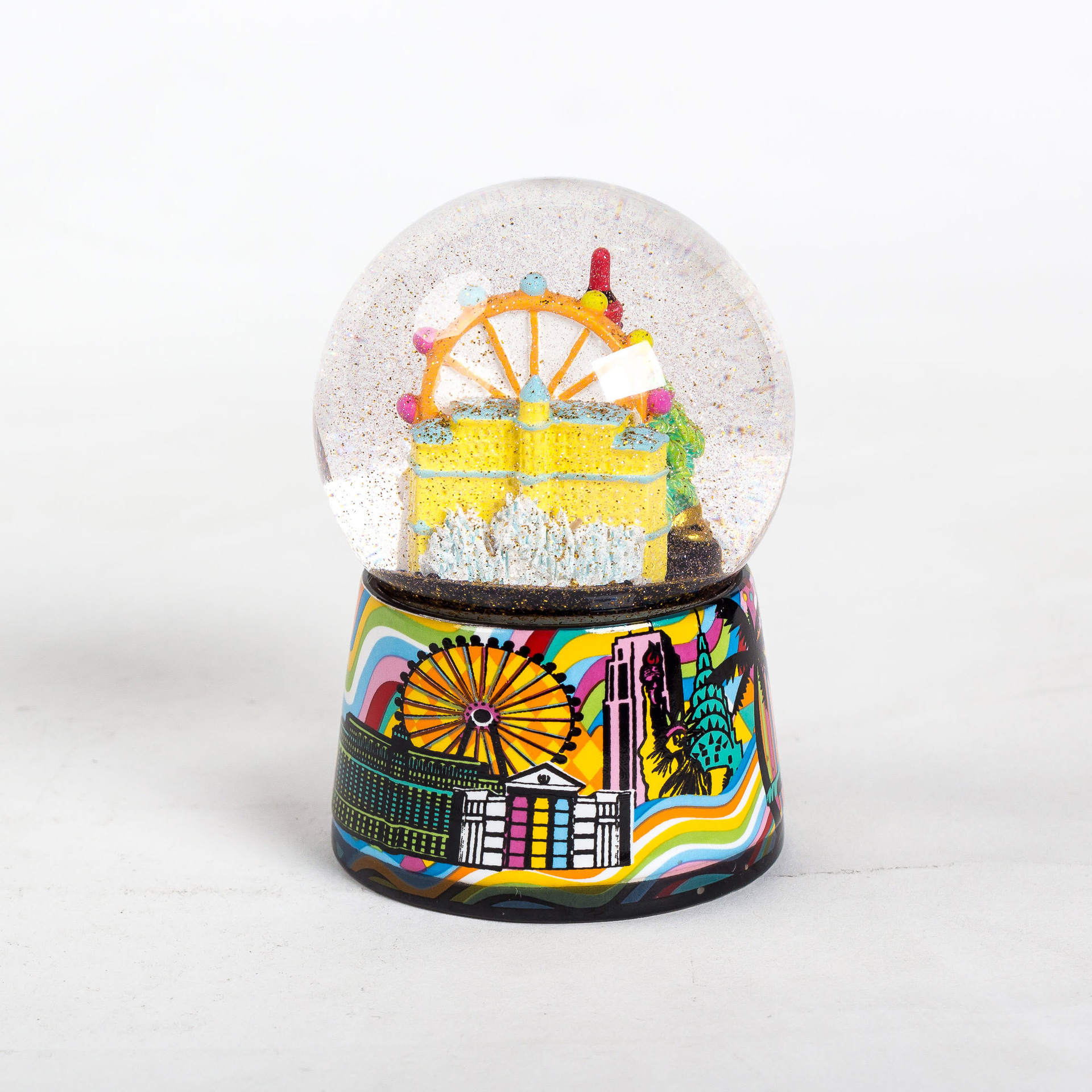 厂家批发创意出口韩国首尔机场旅游纪念品立体树脂水晶球雪花球水