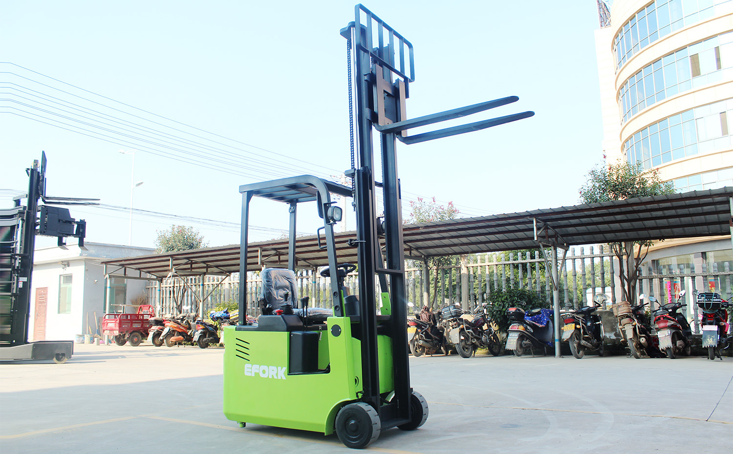货架配用电动叉车选型注意事项