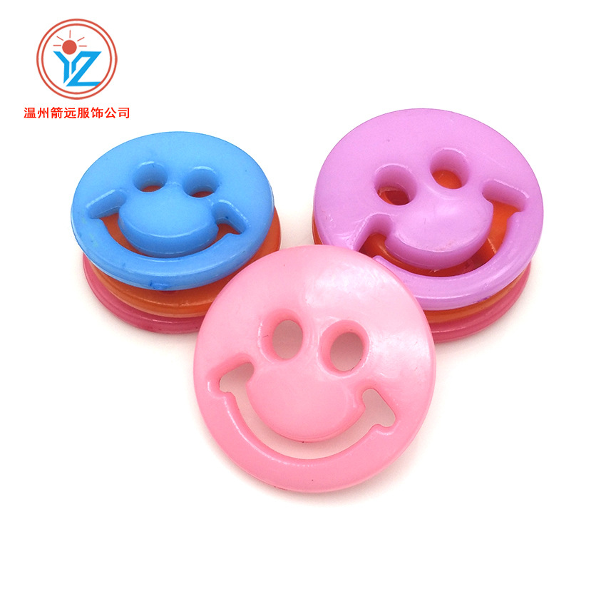 微笑卡通扣