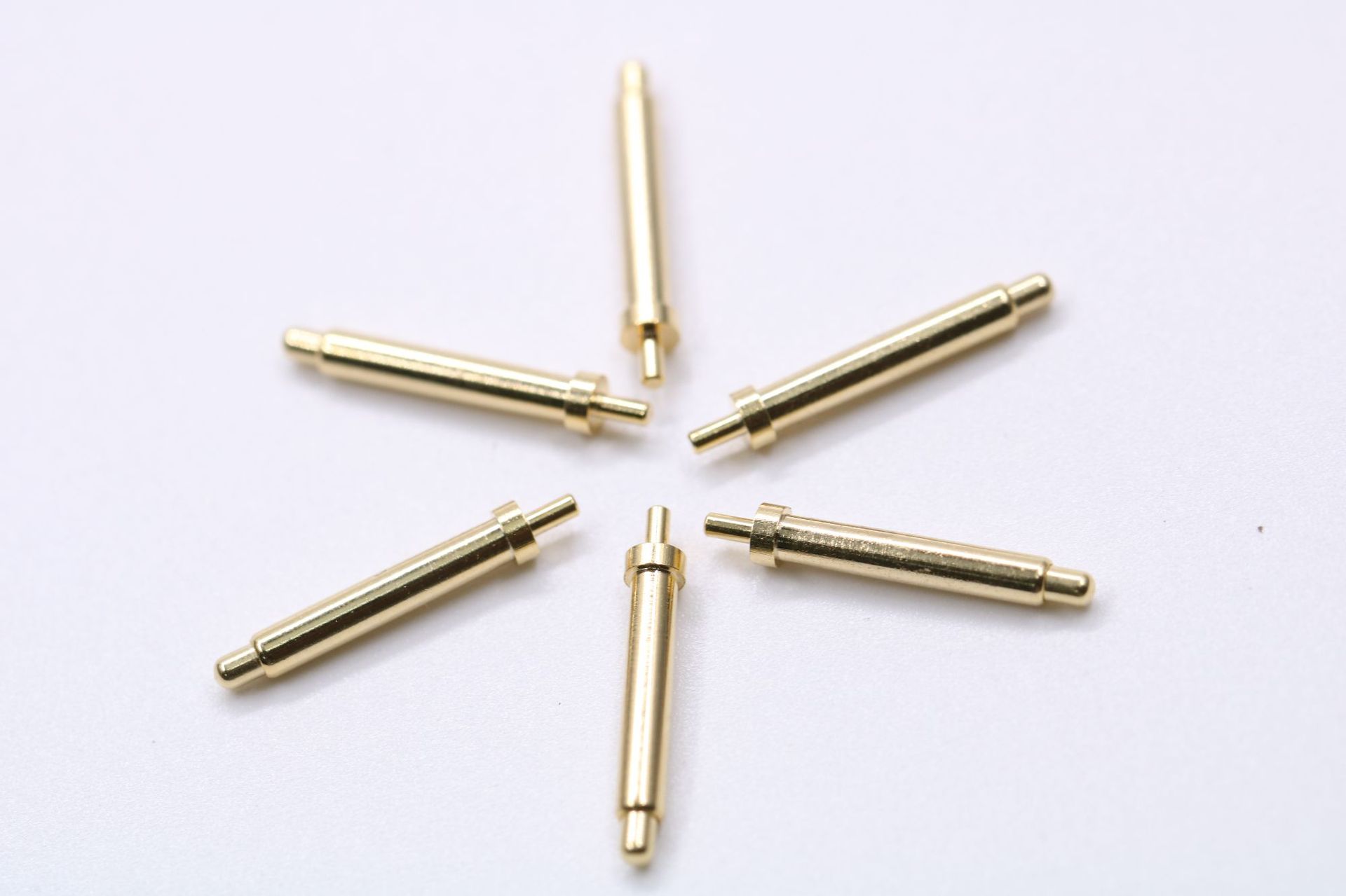 弹簧顶针连接器是如何焊接在pcb板上?