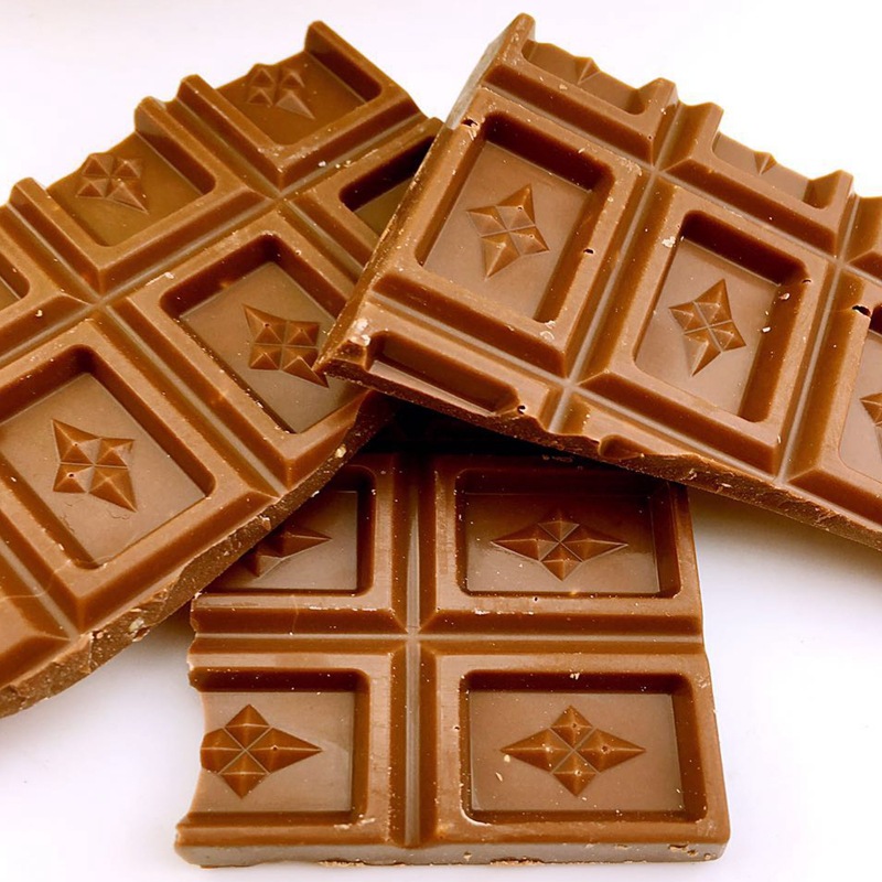 俄罗斯原装进口城堡系列榛子巧克力80g欧洲风情休闲零食品