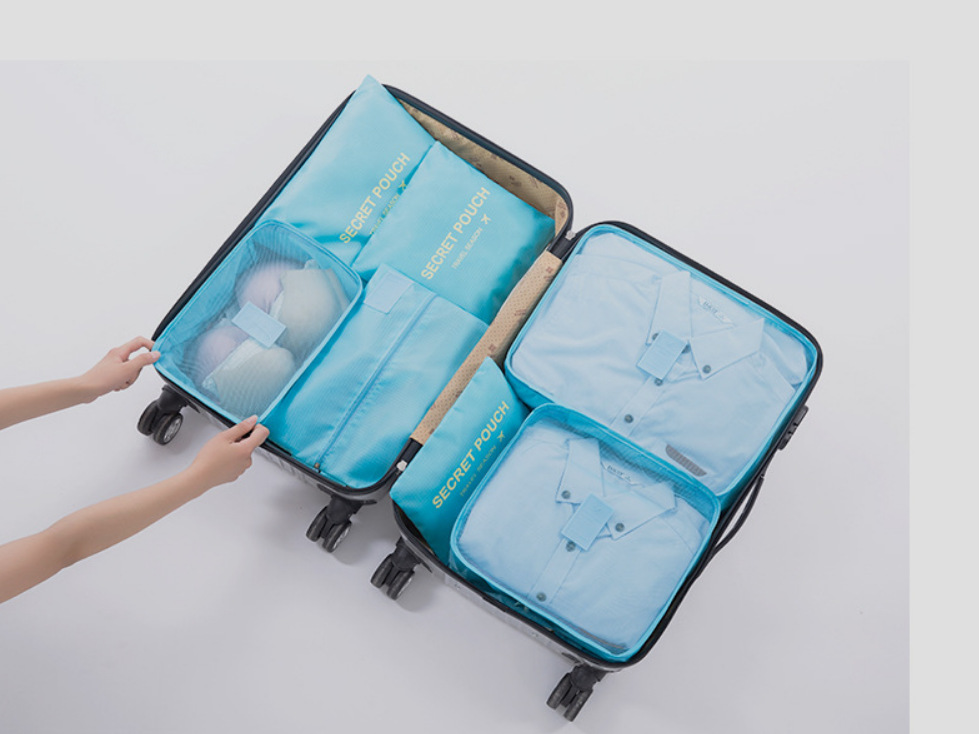 箱内包含7个收纳包,可对用品物件进行分类,同时乘坐飞机携带此箱