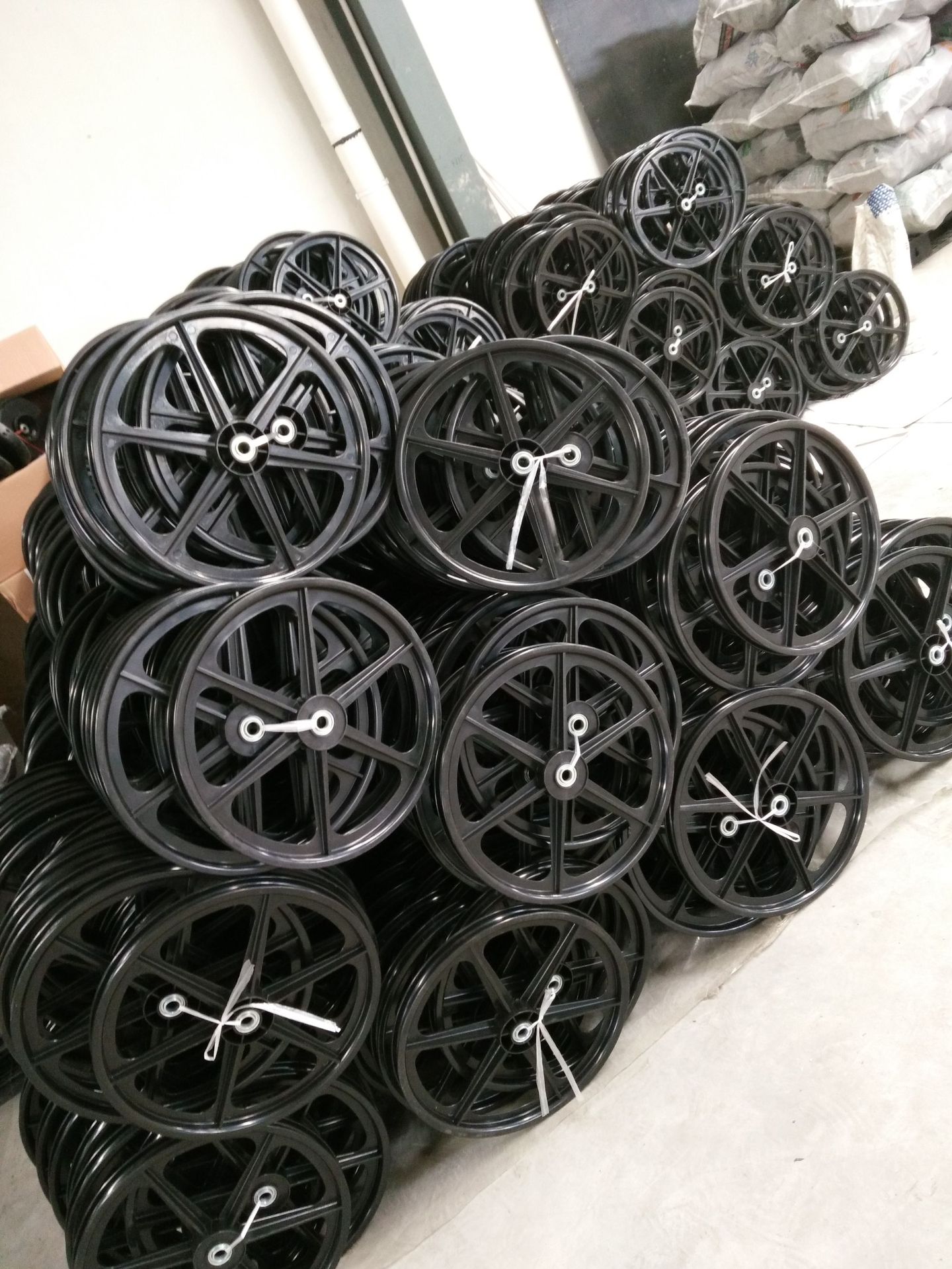 清洗机用塑料轮子 12x1.75 寸割草机轮子