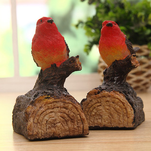 户外经典场地用品创意批发供应红色小鸟造型装饰感应发声树脂摆件