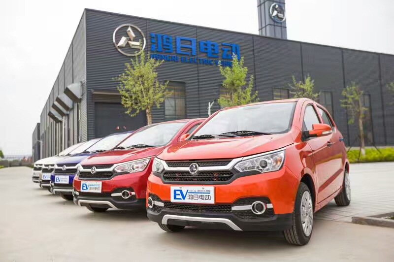 厂家定制鸿日s1电动轿车成人家用燃油电瓶车中老年低速代步车