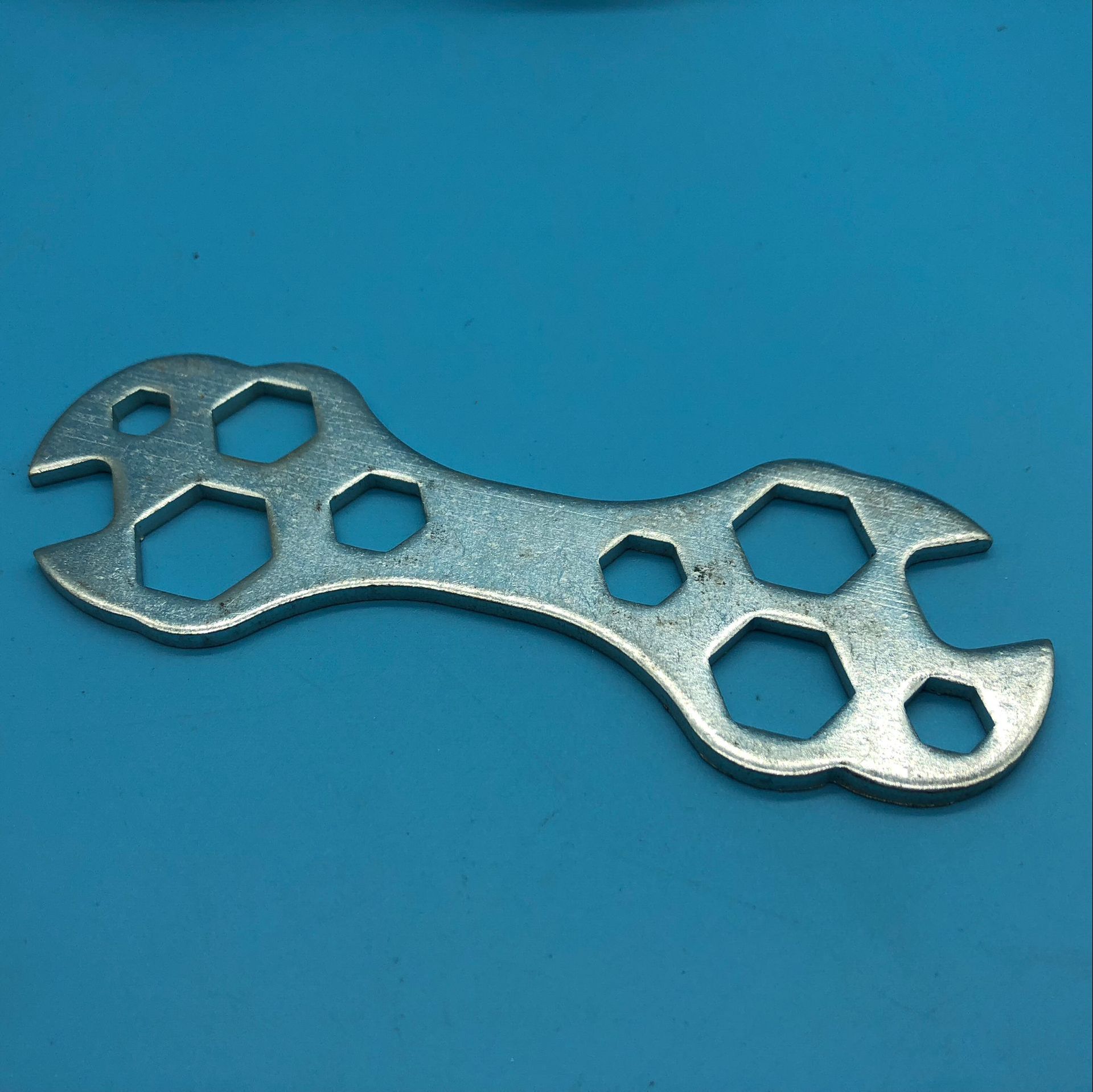 多用五金花片 多孔花片扳手 广东一元一件地摊货源